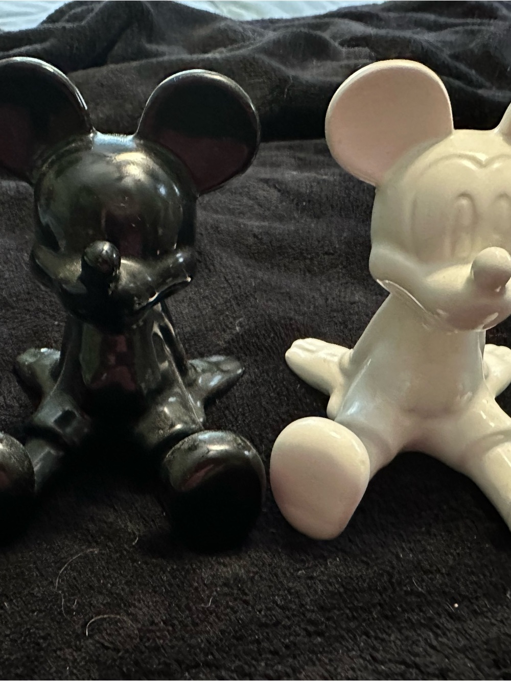 Pair of Ceramic Mouse Figurines - Black and White salt and pepper shakers